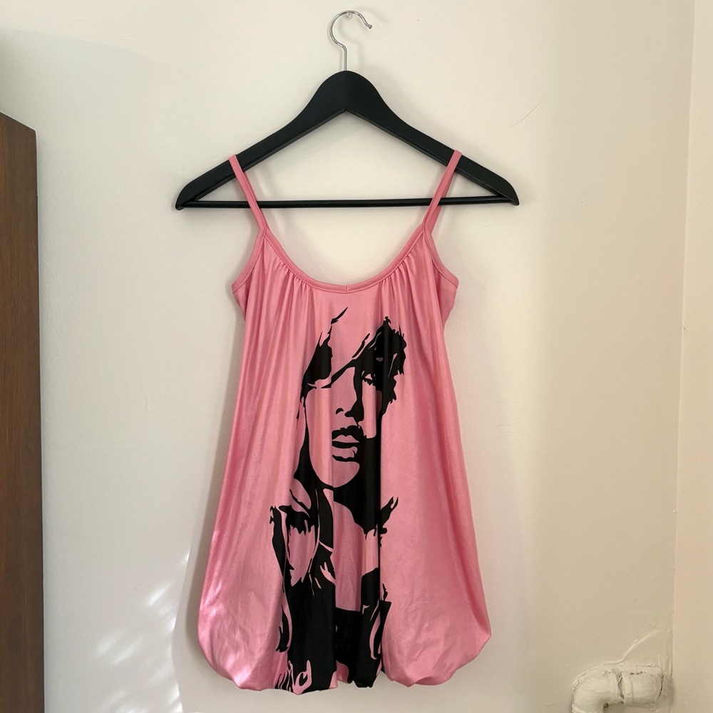 Face Graphic Bubble Tank Top
